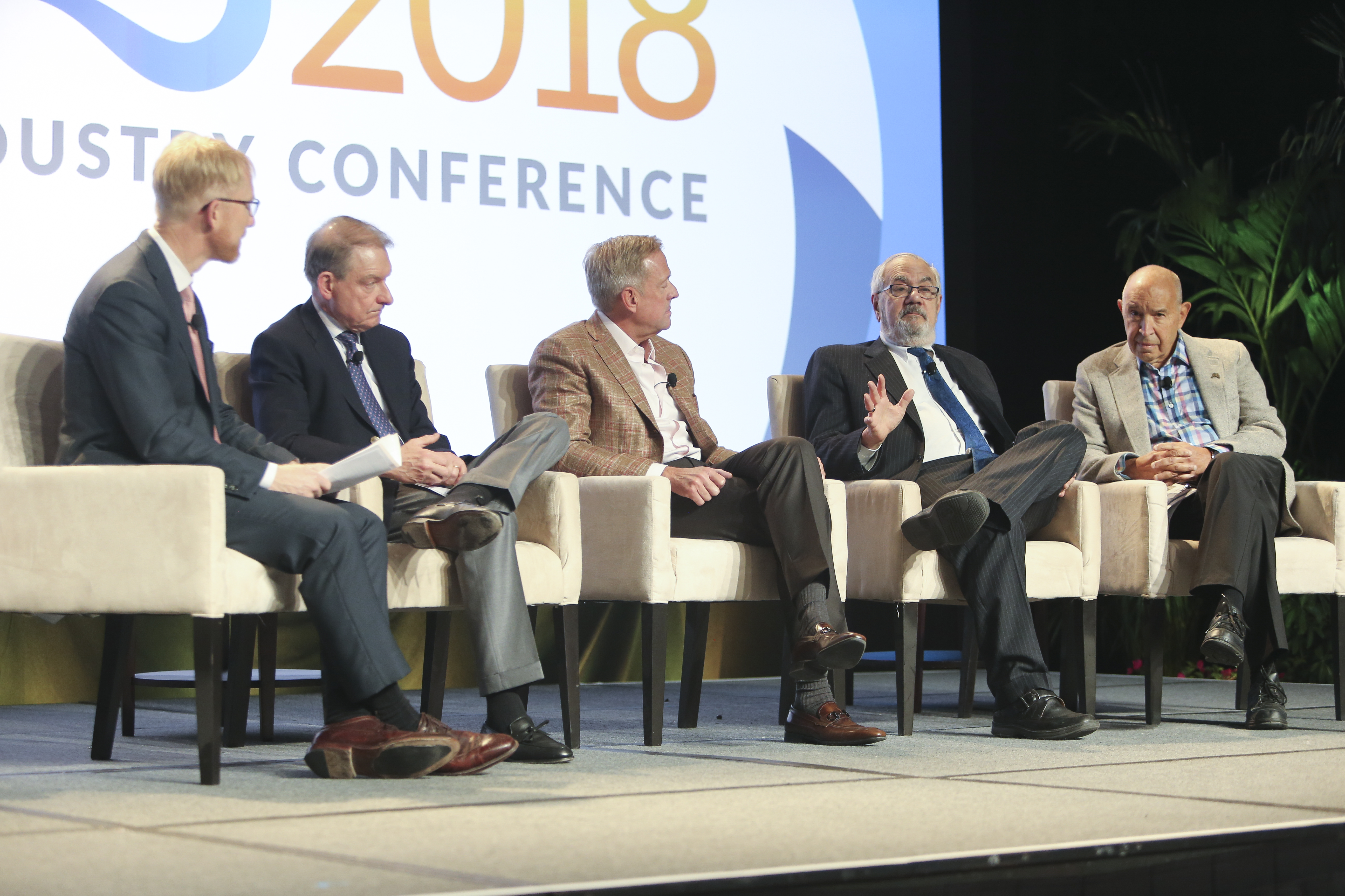 Former U.S. Representative Barney Frank discusses the financial crisis of 2008 with FIA CEO Walt Lukken, former SEC Commissioner Paul Atkins, OCC CEO Craig Donohue and former Lehman Brothers' chief legal officer Tom Russo (left to right). 